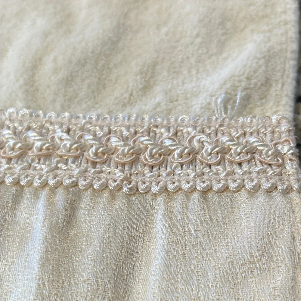 Avanti Cream Decorative Towels